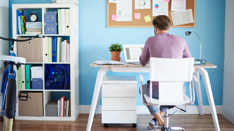 How to Pick the Right Desk for Your Needs