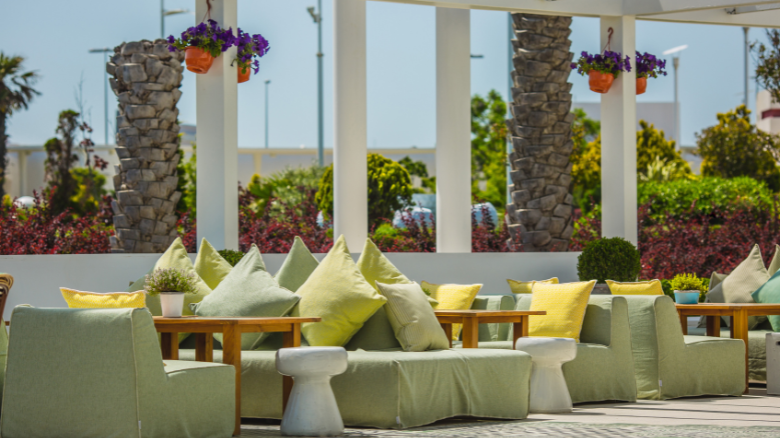 How to Style a Cozy Outdoor Lounge