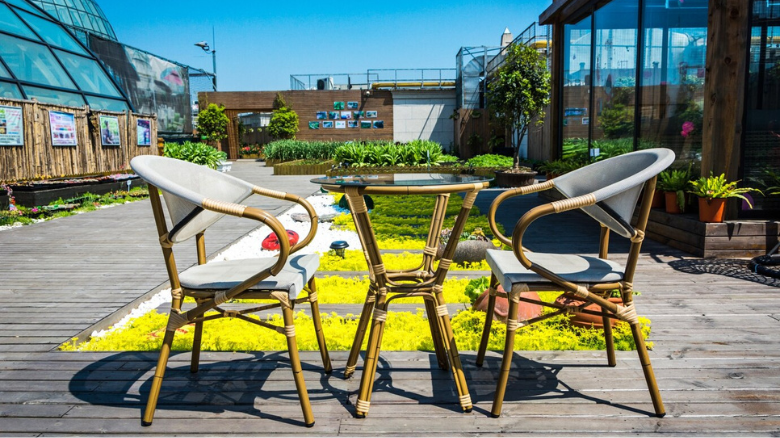 Portable Outdoor Tables: Ideal for Camping & Picnics