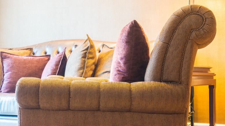 Best Sofa Styles for Small Living Rooms in 2025