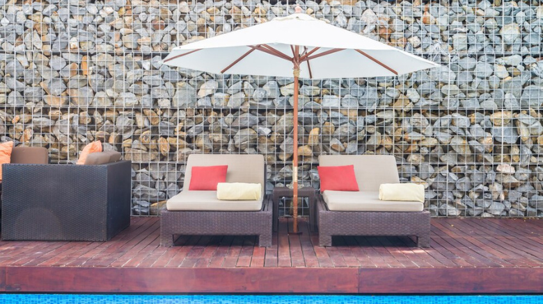 The Benefits of Outdoor Lounge Furniture: Comfort and Relaxation