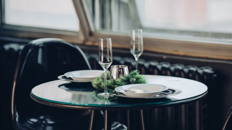 Glass Dining Tables: Creating Light and Airy Spaces